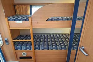 Litera doble caravana interior madera de Caravanas KNAUS SPORT 400