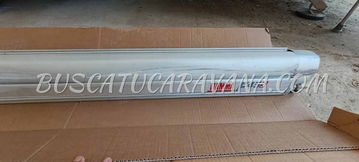 Toldo Fiamma F45S con golpe y rascada