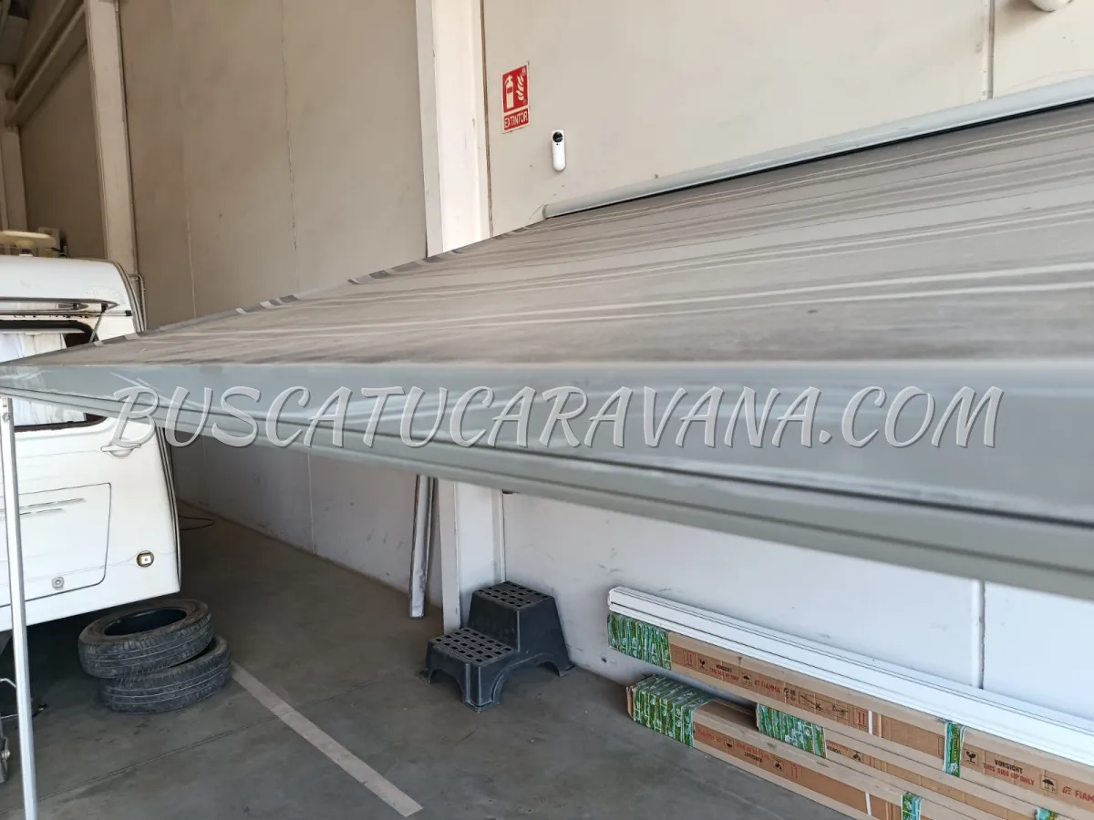 Toldo Fiamma F45S con golpe y rascada - foto 5