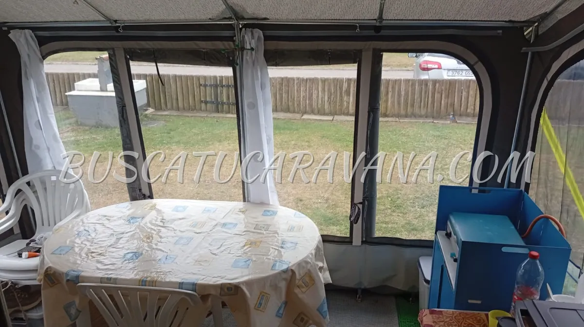 Se vende Caravana Knaus 4.85 + Avancé + todos los complementos