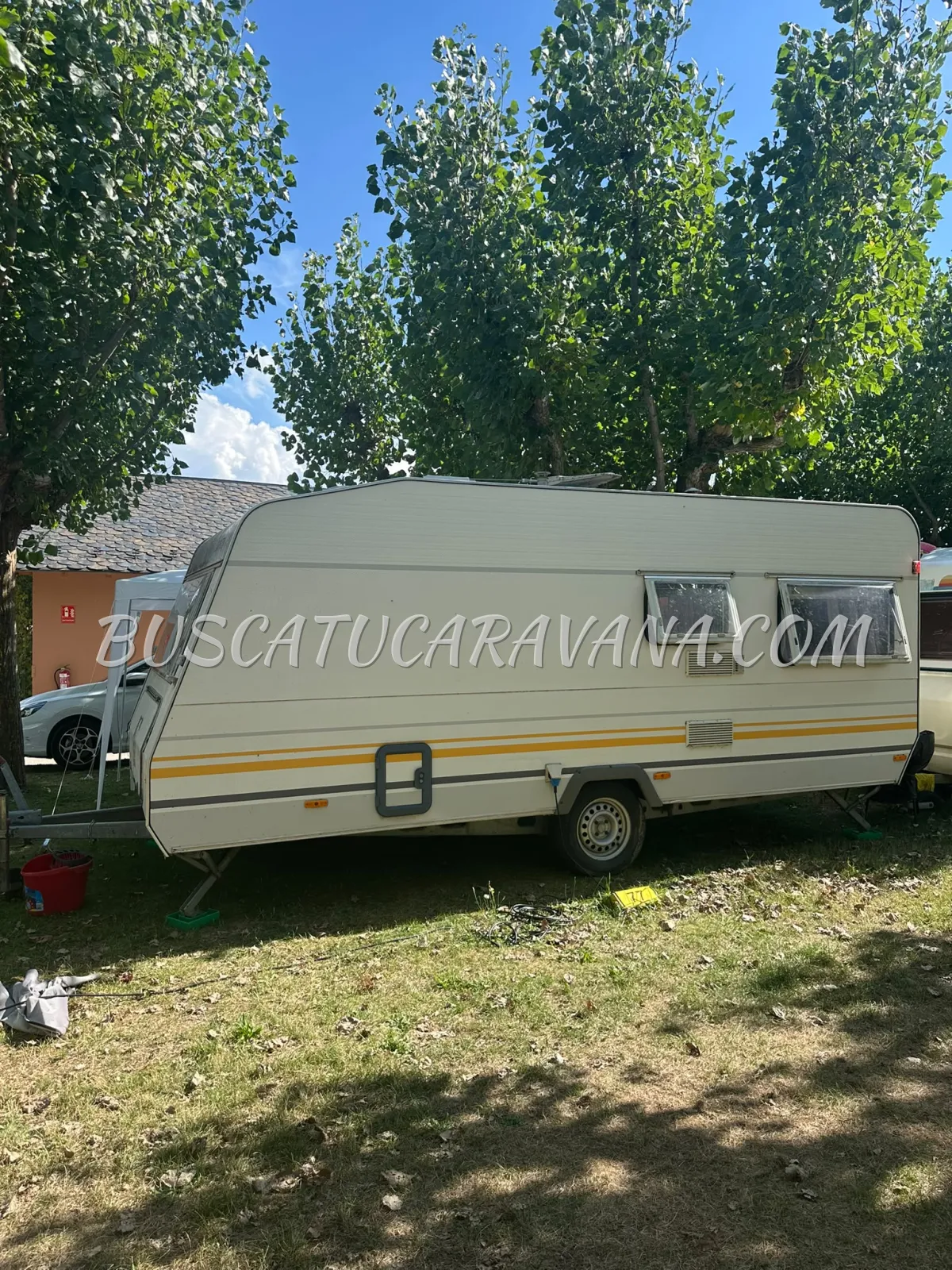 Se vende Caravana Knaus 4.85 + Avancé + todos los complementos