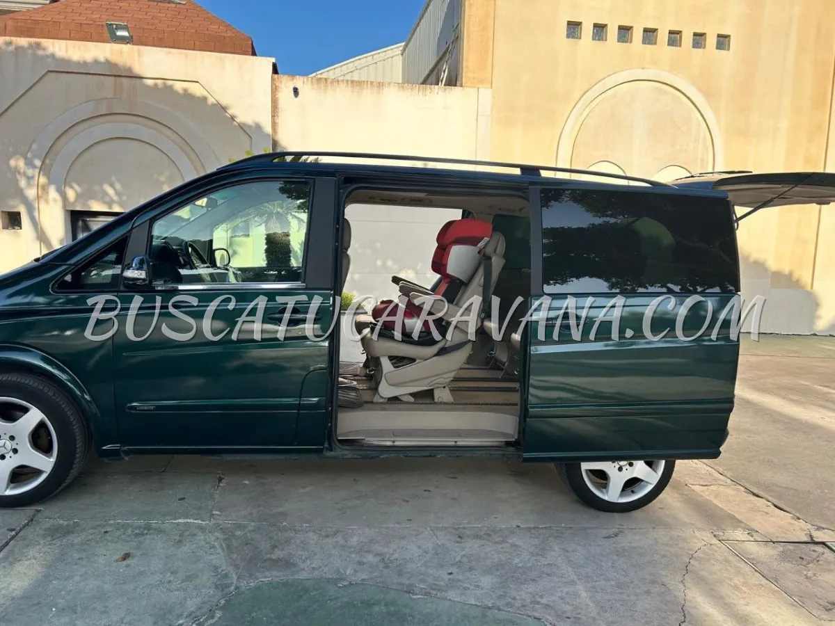 Mercedes-Benz Vito del año 2004, de uso particular, con 226.000 kilómetros e ITV recién pasada.