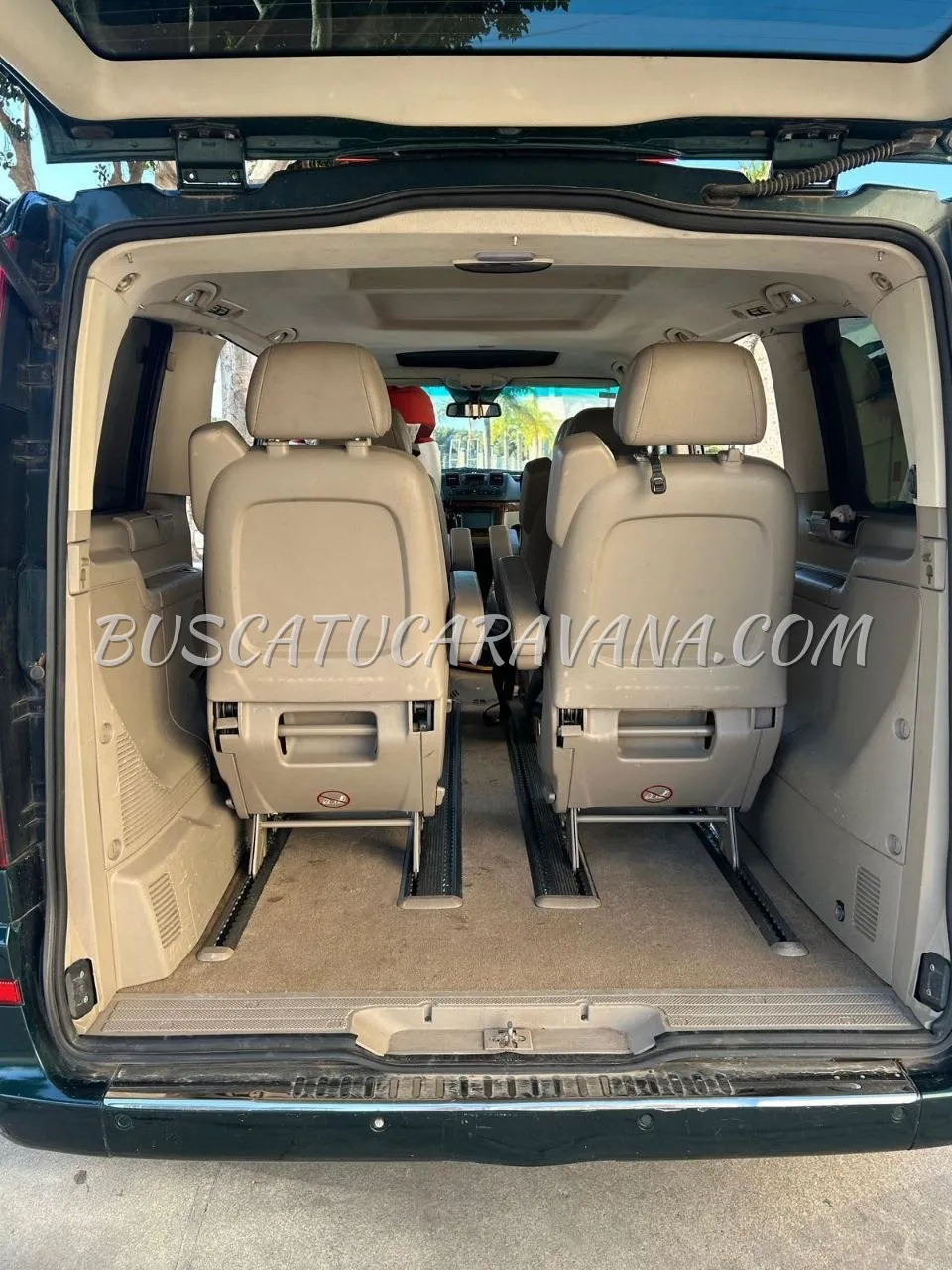 Mercedes-Benz Vito del año 2004, de uso particular, con 226.000 kilómetros e ITV recién pasada.