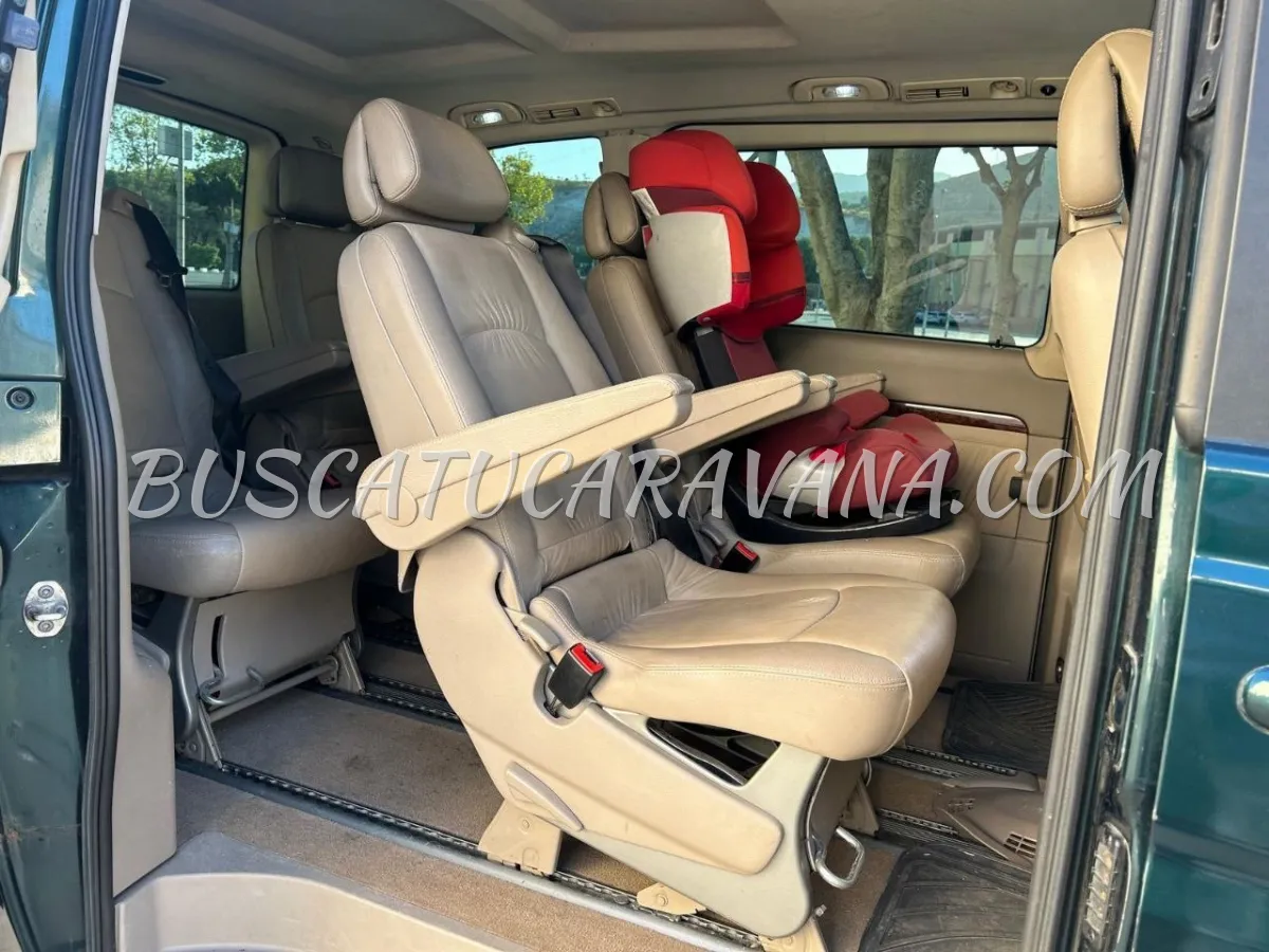 Mercedes-Benz Vito del año 2004, de uso particular, con 226.000 kilómetros e ITV recién pasada.